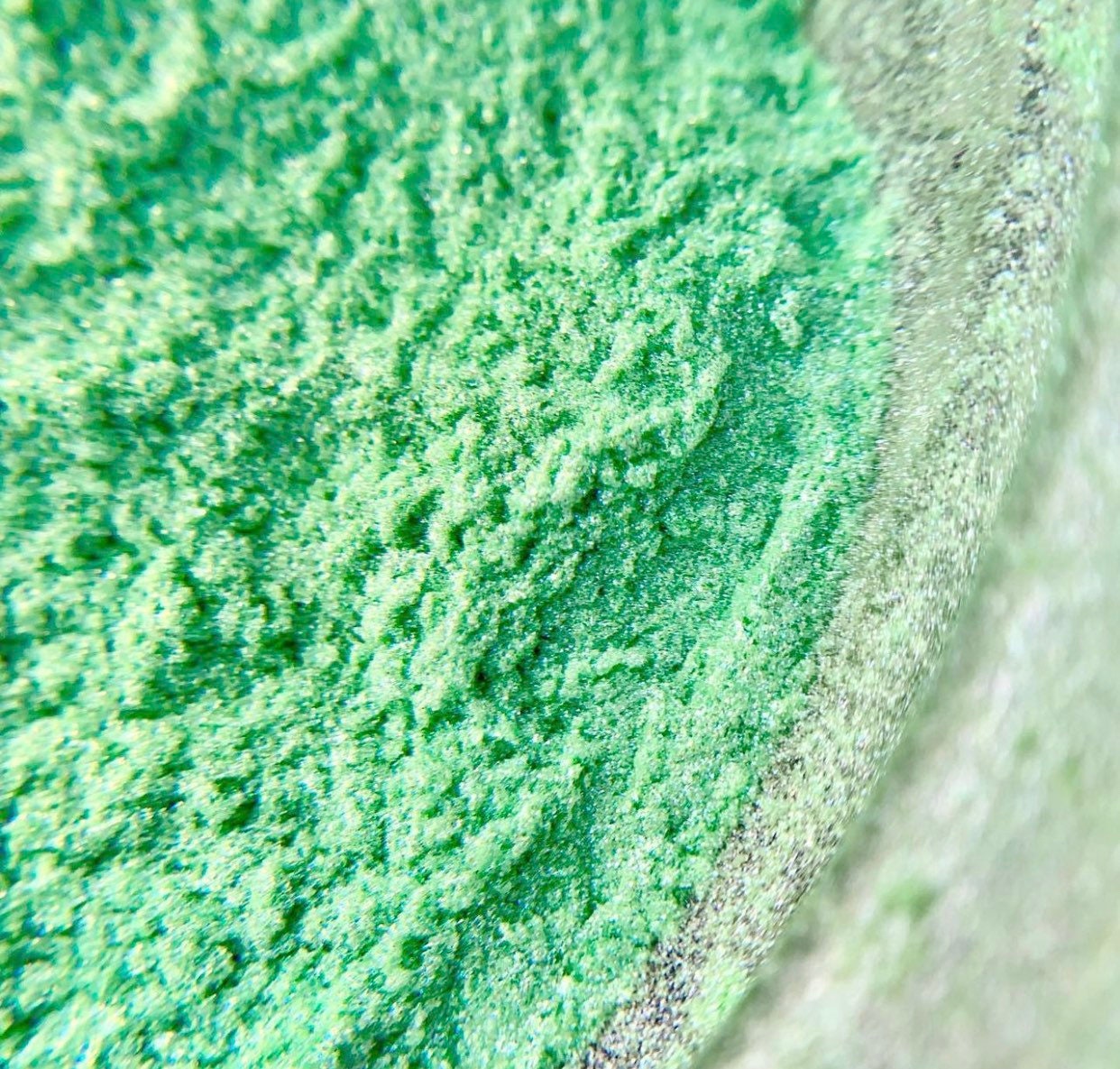 GILLYWEED | Pigments | Resin Art | Watercolors | Shifting Pigment