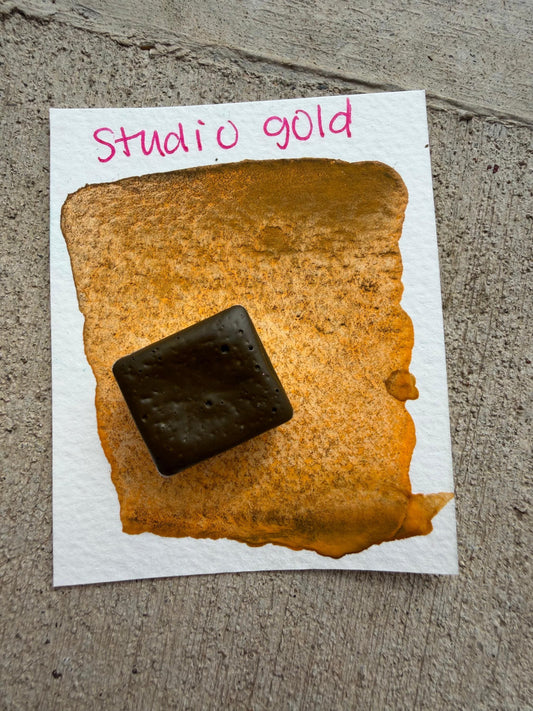 Studio Gold - Granulating Matte